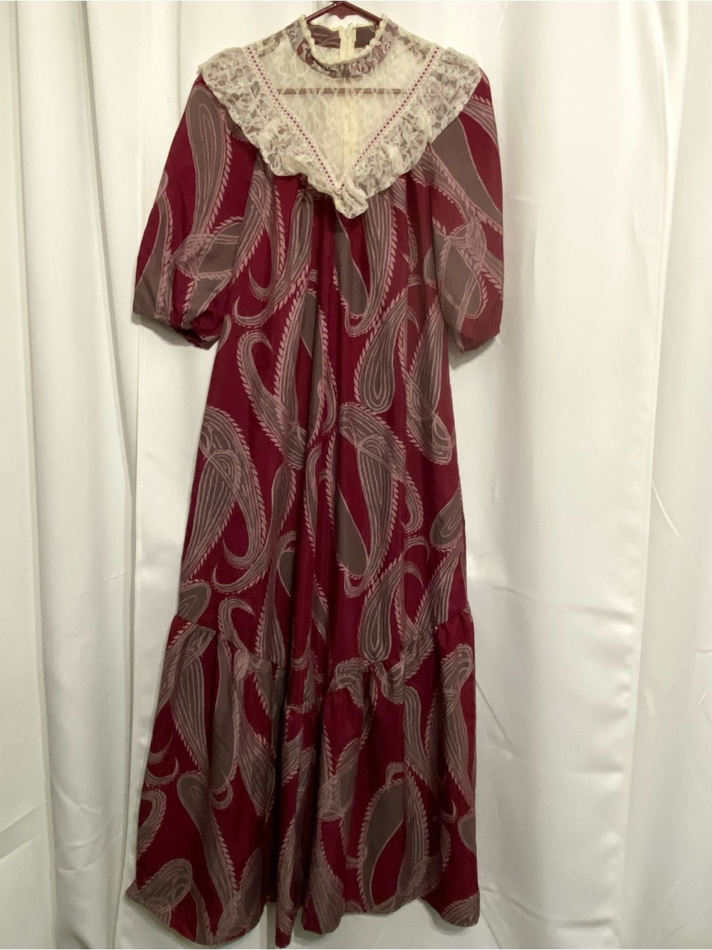 VTG Pearl Hawaii Muumuu Maxi Dress Paisley Lace Burgundy White Size 12